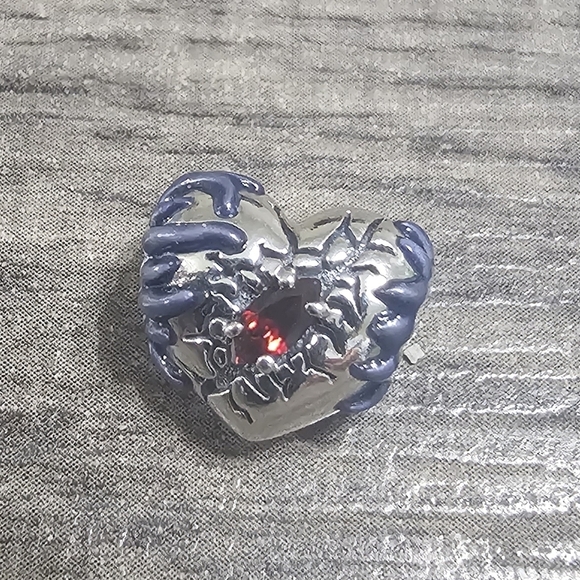 Pandora Stranger Things Glow-in-the-dark Heart Charm - Picture 1 of 10